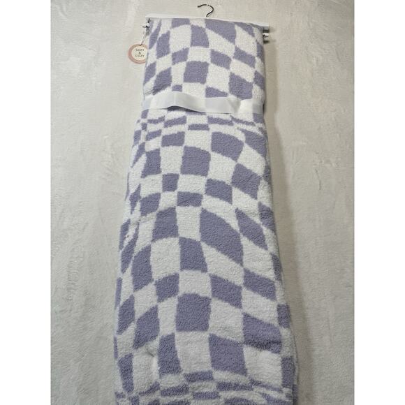 Mellow & Mod Feather Yarn Blanket Lavendar & White Check 50 X 70 in - Picture 4 of 6